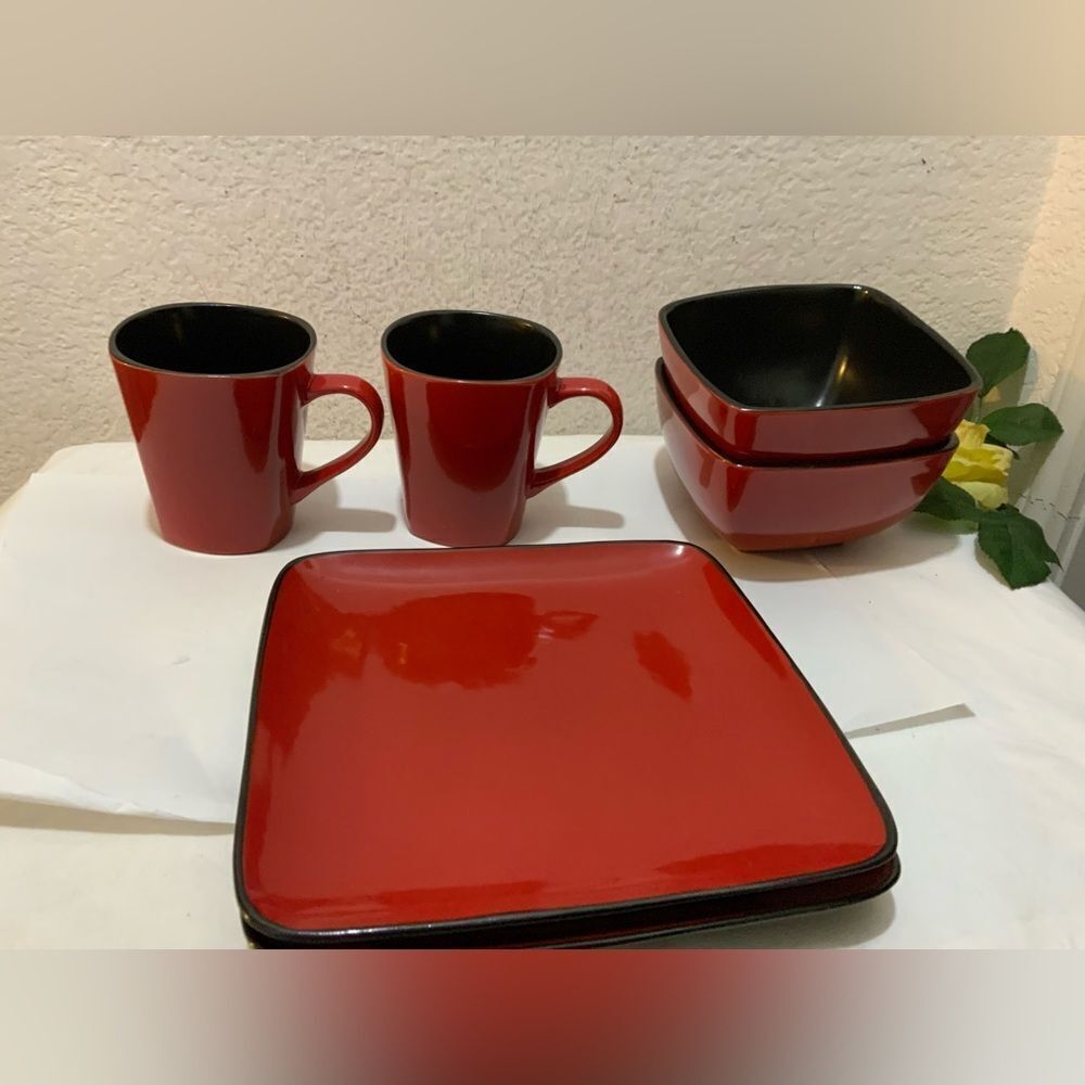 Home Trends Rave Red 2 dinner plates 2 Square Bowls 2 mugs set of 6 G19